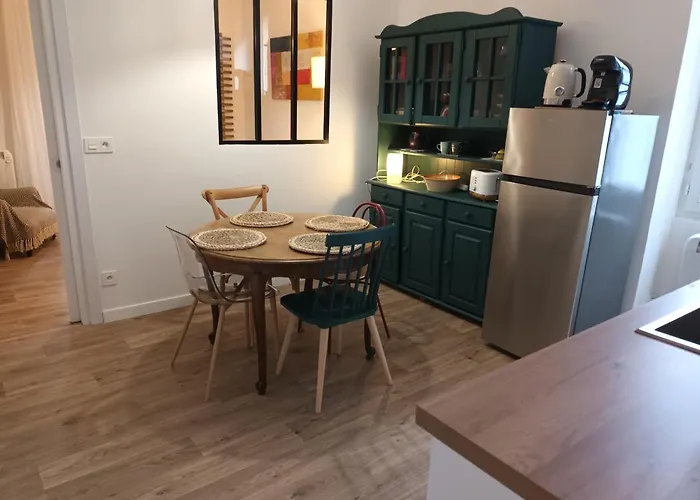 Appartement T2 Renove, Centre-Ville Hendaye, Proche Baie, Sans Ascenseur, Balcon, Calme, Wifi Non Inclus - Fr-1-239-850