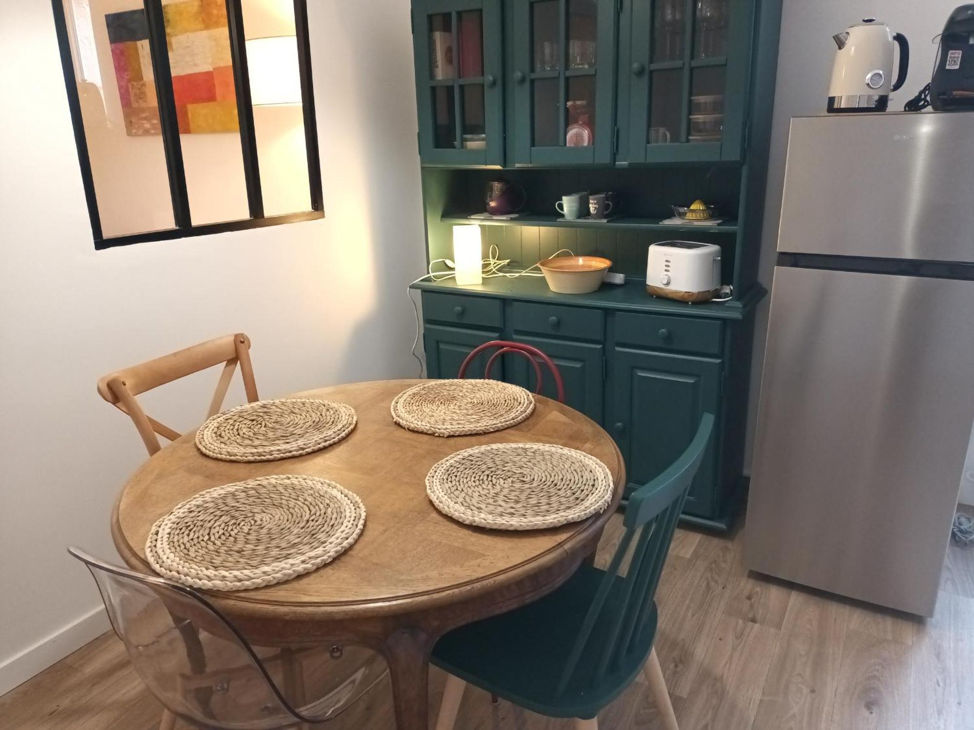 Apartment T2 Renove, Centre-ville Hendaye, Proche Baie, Sans Ascenseur, Balcon, Calme, Wifi Non Inclus - Fr-1-239-850 *